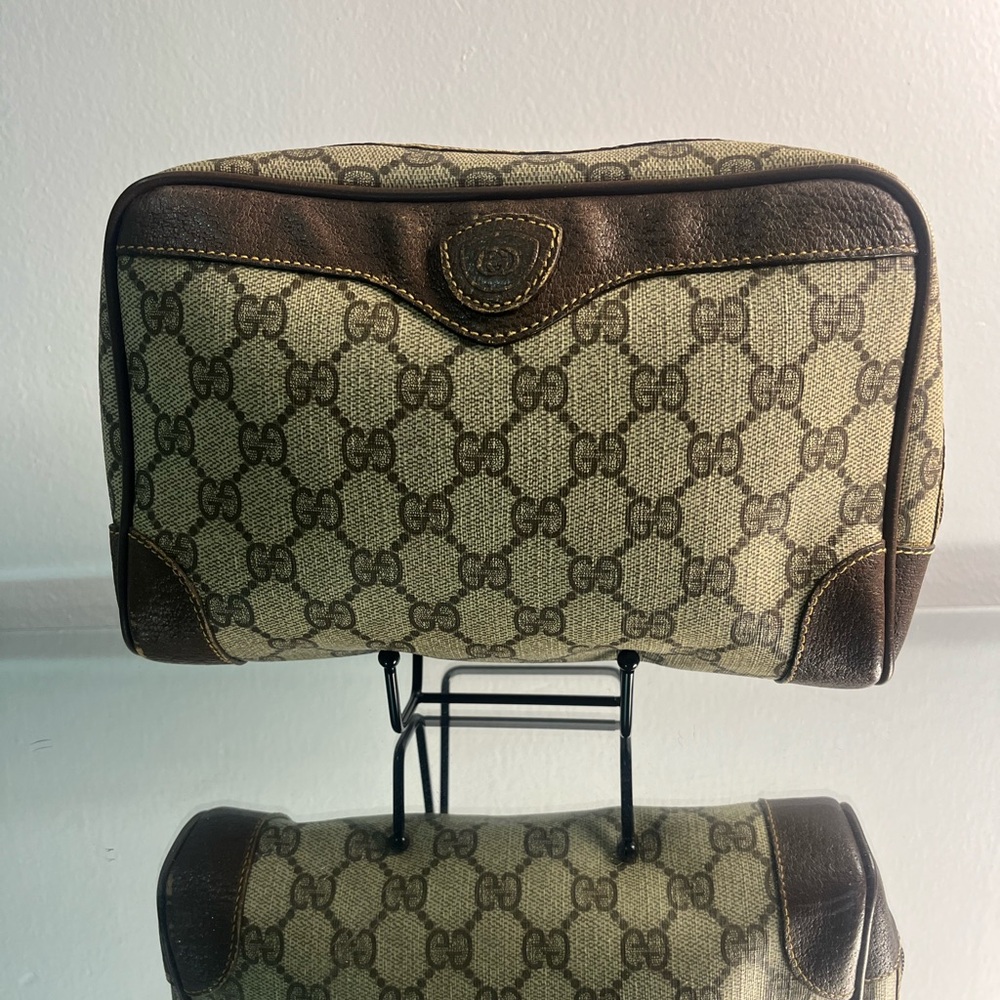 Authentic Gucci vintage Brown Leather in a very great condition